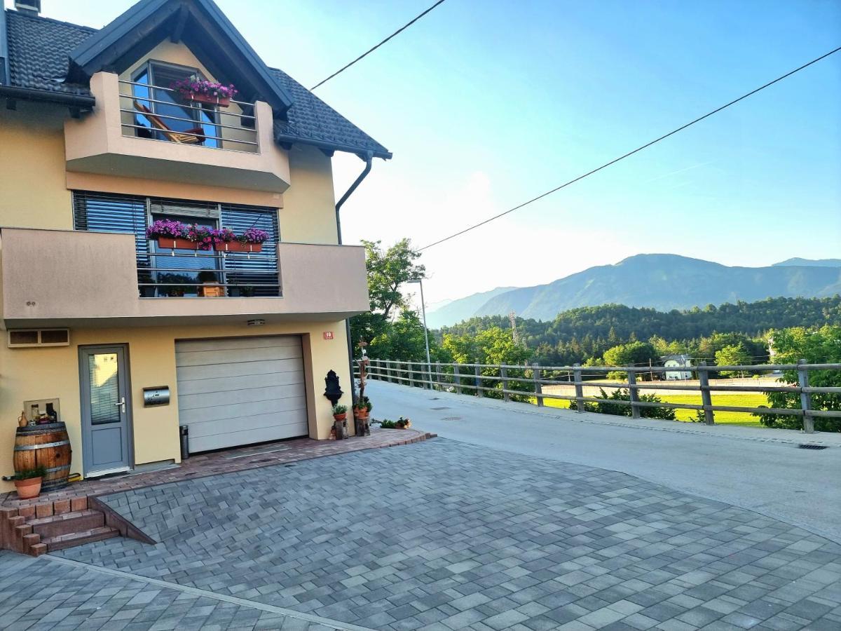 Gartnar Home -Hiska S Pridihom Domacnosti In Pogledom Na Hribe. Radovljica Ngoại thất bức ảnh